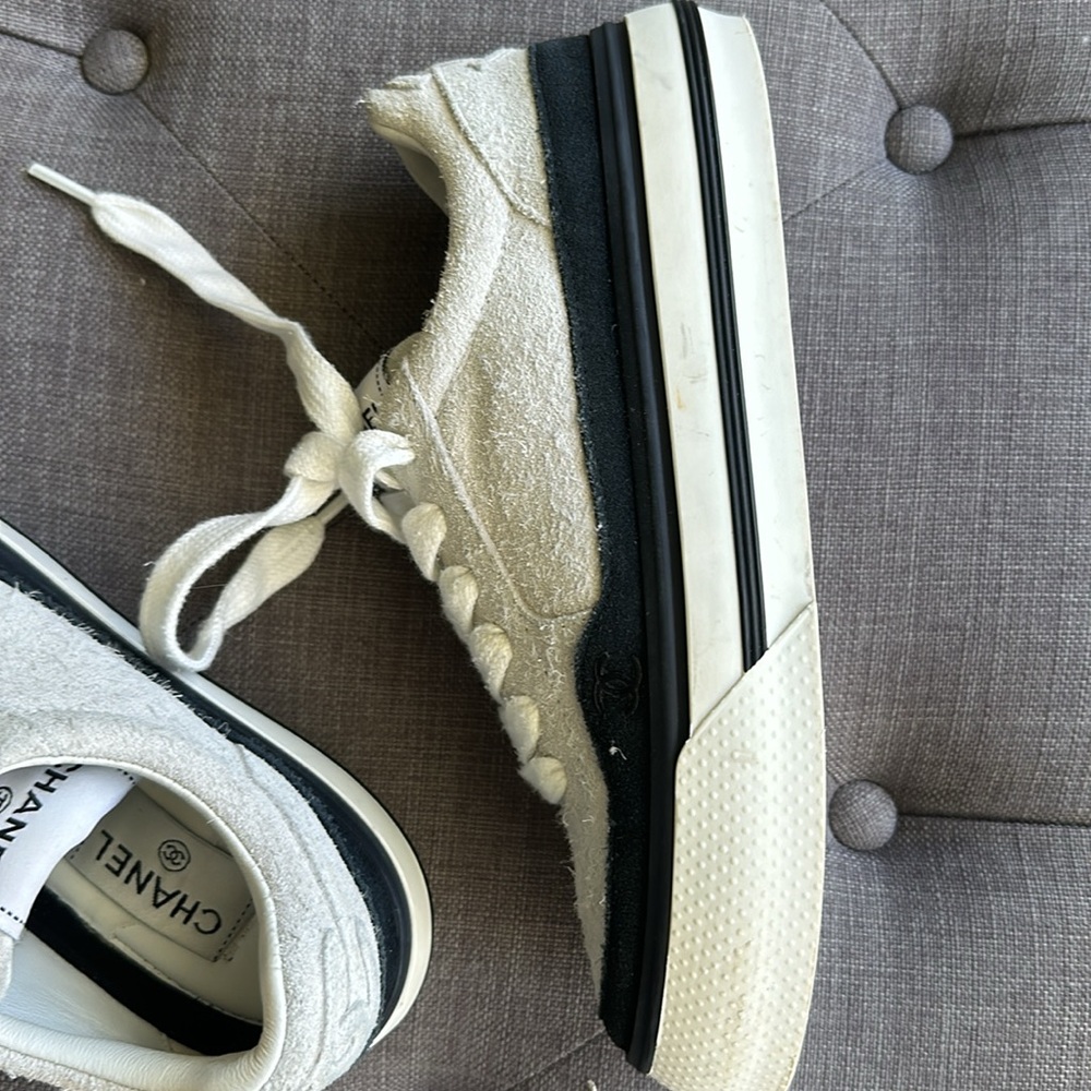 Chanel  Sneaker used but in good condition